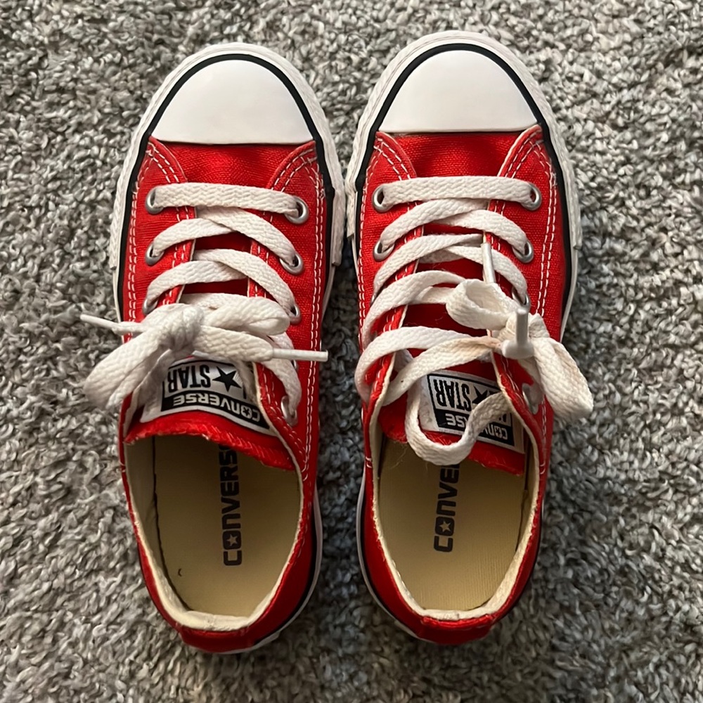Kids Converse low tops